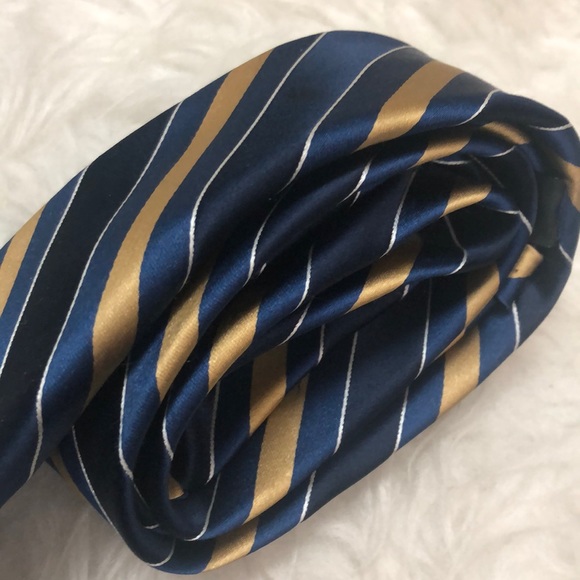 🆕 Michael Kors Silk Tie - Picture 3 of 9